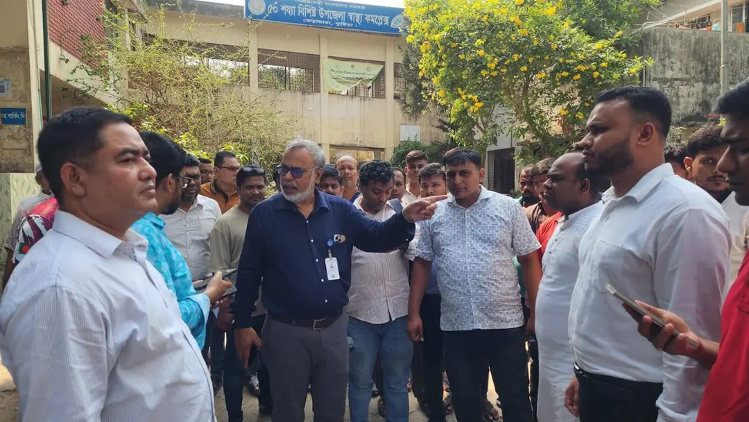 স্বাস্থ্য কেন্দ্রে অনুপস্থিত দুই চিকিৎসককে শোকজ